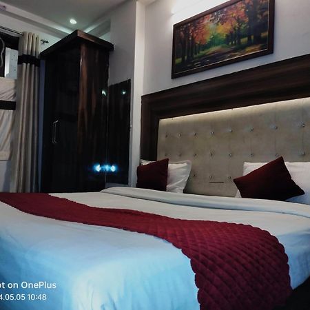 Hotel Janvi Palace เดลี ภายนอก รูปภาพ