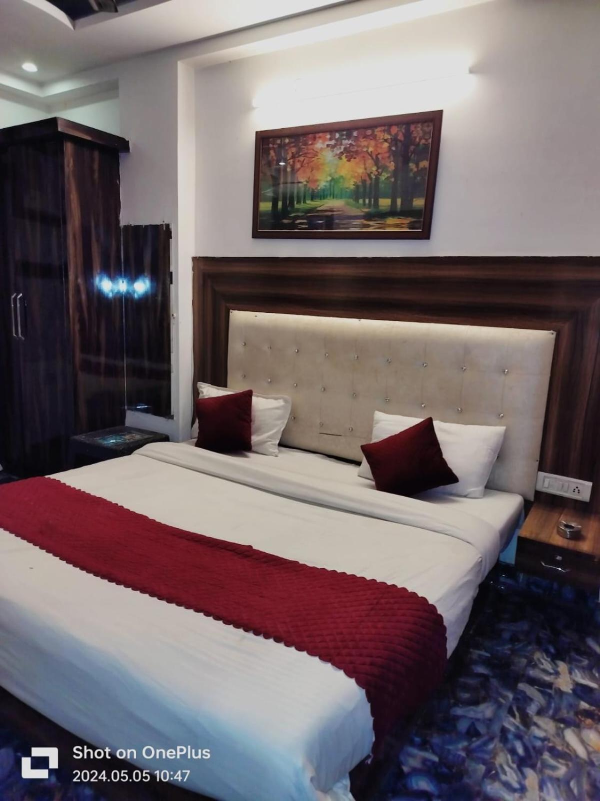 Hotel Janvi Palace เดลี ภายนอก รูปภาพ