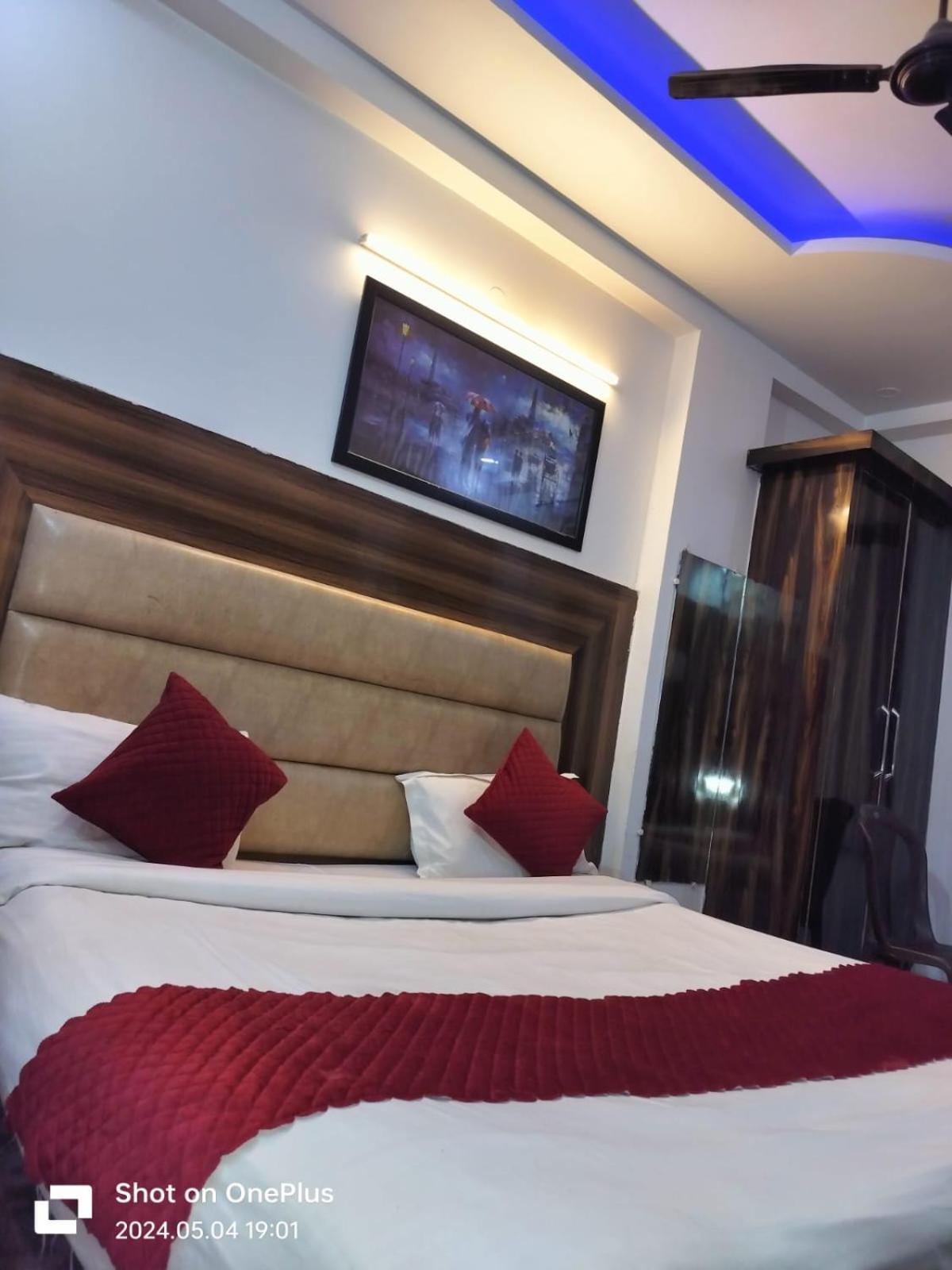 Hotel Janvi Palace เดลี ภายนอก รูปภาพ