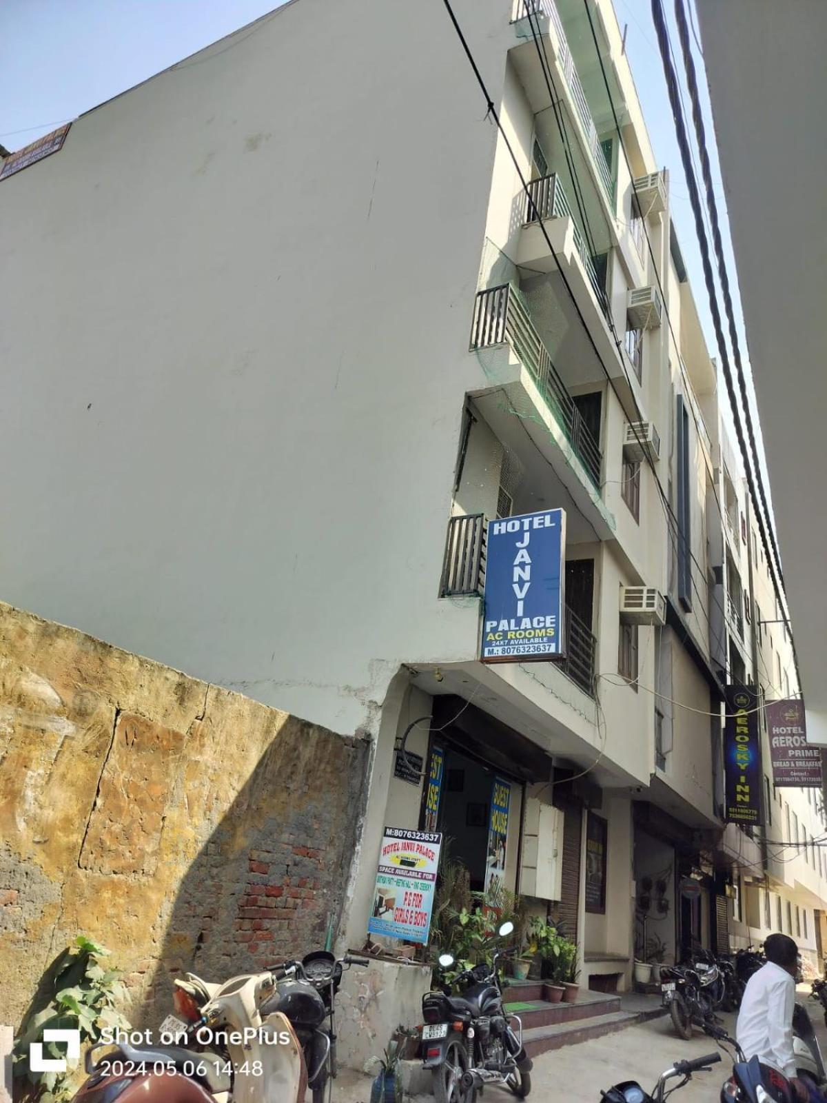 Hotel Janvi Palace เดลี ภายนอก รูปภาพ
